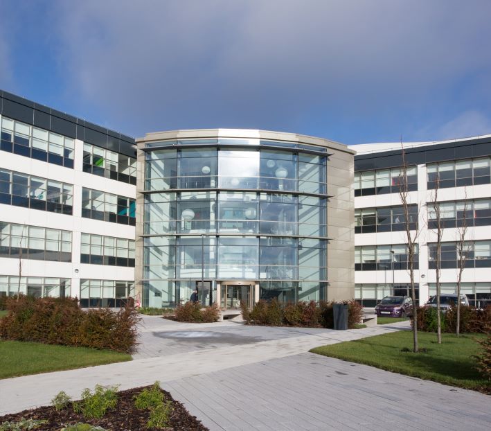 KAO One, Harlow